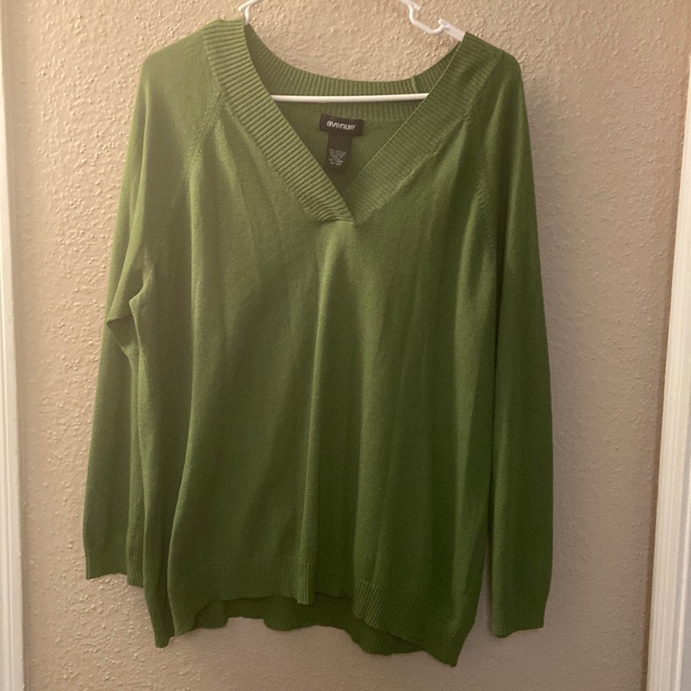 Green sweater from Avenue. Size 18-20